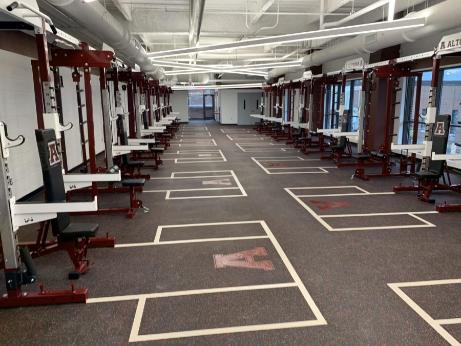 Workout+Done+With+the+new+weight+room+finished+students+are+able+to+use+the+new+equipment.+The+weight+room+is+included+with+the+construction+of+the+new+school+building.+
