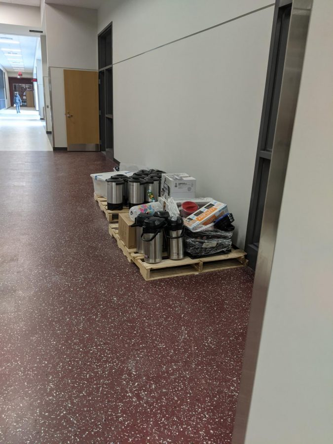 Packing up! The coffee cart packs away its equipment. Last year, the coffee cart sold coffee and other goods to students in the old B building.