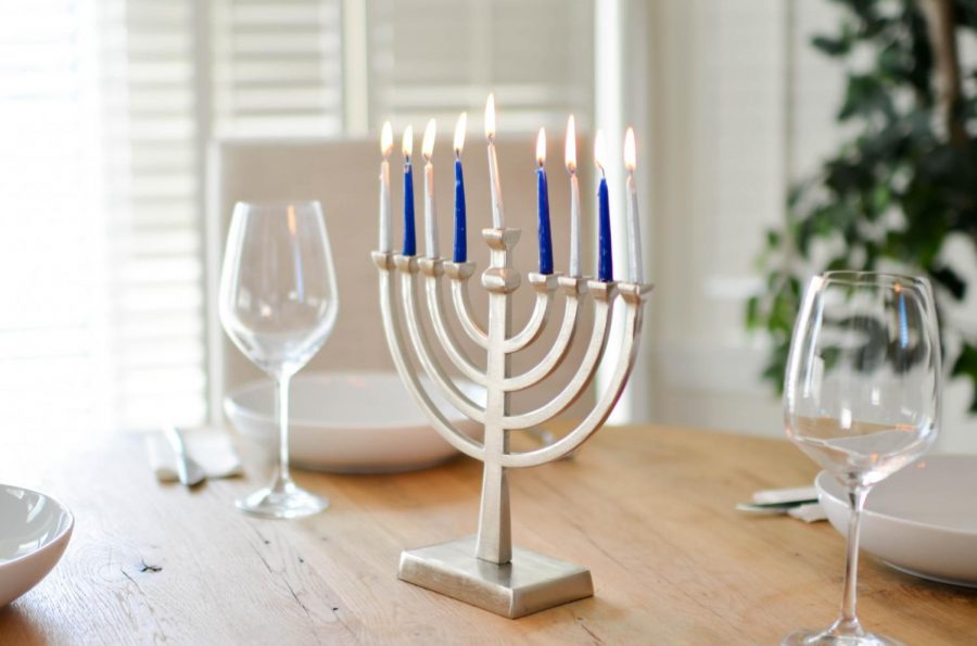 Jewish students, families celebrate Hanukkah