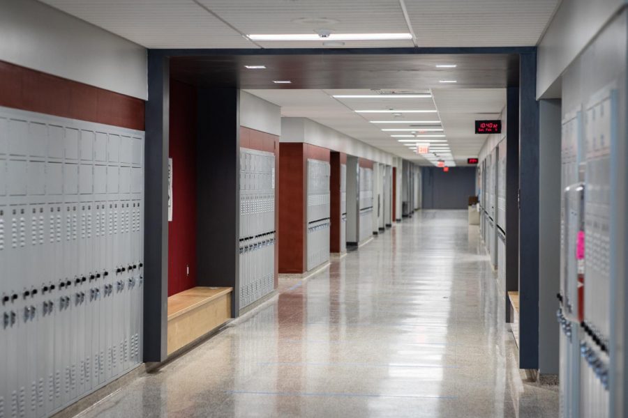 Hallways+sit+vacant+but+ready+for+students+to+return+Feb.+16.++Teachers+returned+to+the+building+Feb.+8+in+preparation+for+live+instruction.