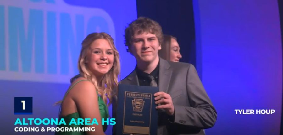 First+winner.+Junior+Tyler+Houp+places+first+in+the+Coding+and+Programming+event.+This+was+his+first+year+participating+in+FBLA.