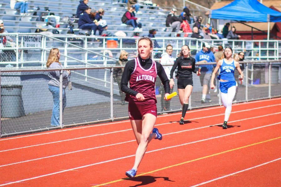 Striding for victory Senior Ashtyn Hileman competes in the 4x2 relays. 