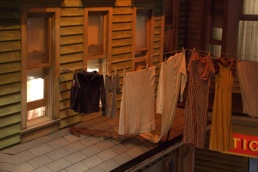 Old life Hanging on the line, the clothes are ready to dry. Above the gift shop, the second floor of the building is dedicated to what life was like in Altoona in the 1920s.