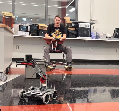 Senior Cole Brickner pilots a robot to capture a ball in Franklin Harpsters Robotics Engineering class.