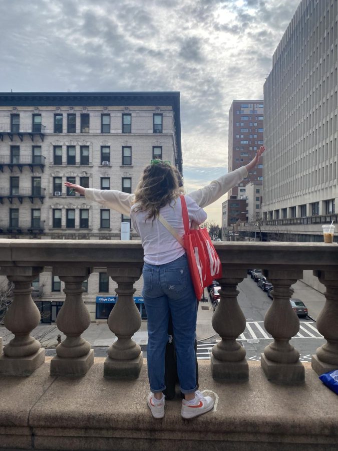 During a break between sessions, sophomores Rylie Keagy and Addisen McDonald reenact the Titanic. The students were required to attend eight sessions in New York.