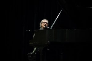 Mike Reid plays "I Can't Make You Love Me', a song he originally wrote in 1990. The song was written for Bonnie Raitt, and was recorded by hundreds of different artists.