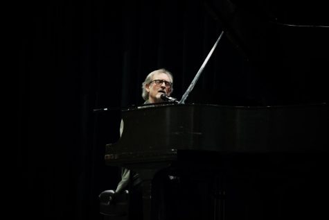 Mike Reid plays I Cant Make You Love Me, a song he originally wrote in 1990. The song was written for Bonnie Raitt, and was recorded by hundreds of different artists.
