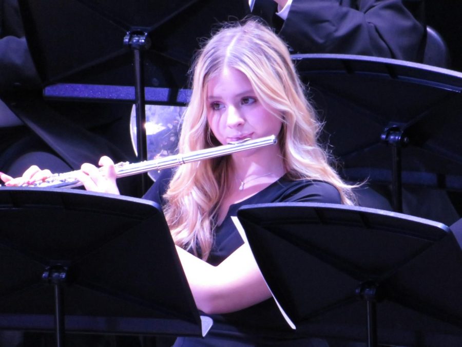 When words fail, music speaks. Senior Jennah Nusom plays the flute during the concert with the Symphonic Orchestra. 