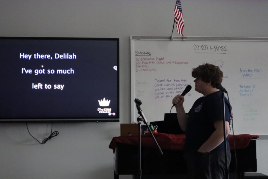 Whats it like in New York City? Sophomore Charlie Bolvin Sings Hey There Delilah by Plain White Ts.