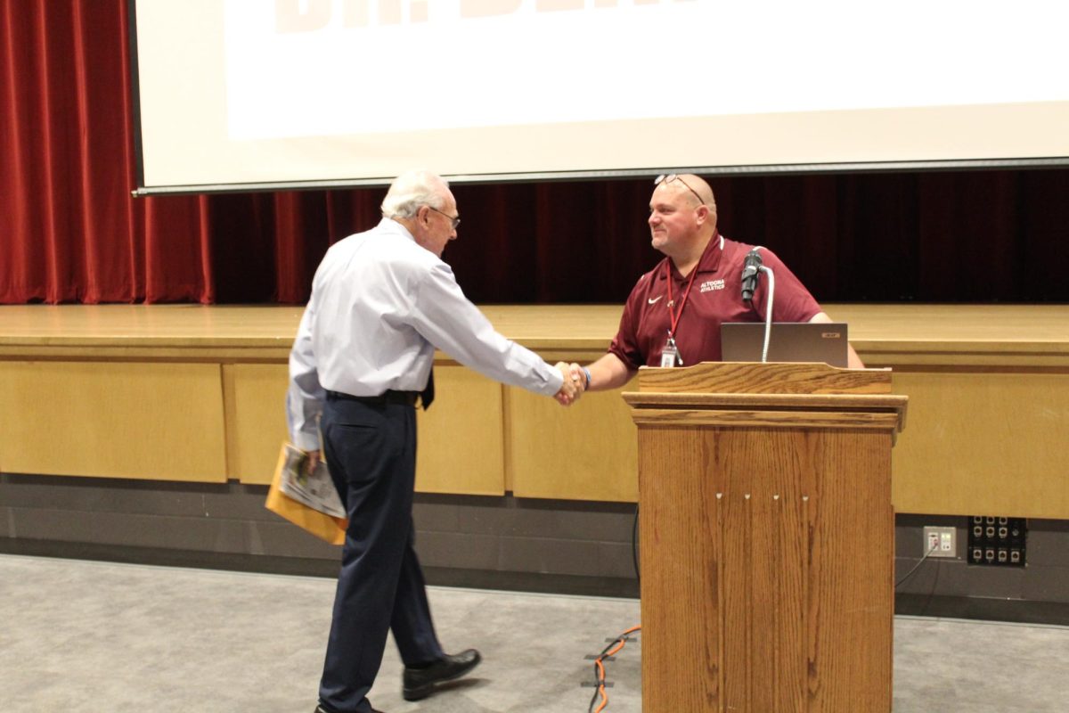 Welcome back. Former superintendent Dennis Murray joins new superintendent Brad Hatch to close the opening day district meeting.  Murray shared his experience from his years as superintendent and offered Hatch advice.  