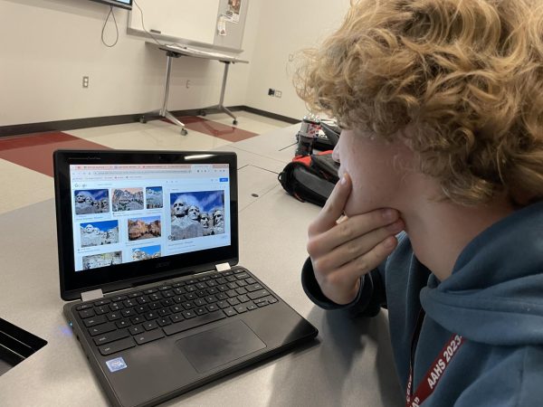 Looking back. Sophomore Colin Etters inquisitvely studies an image of mount rushmore.