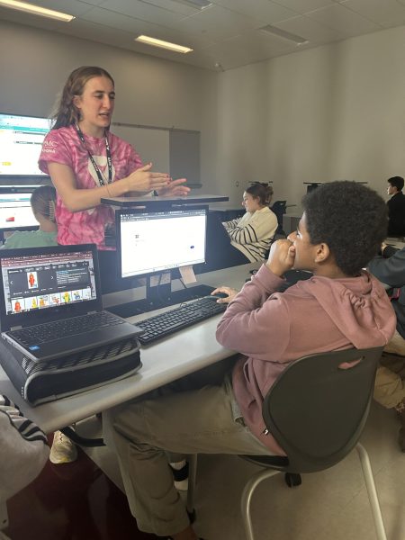 Senior mentor Gracie Gioiosa talks to freshman Abdrahman Elsadeg about getting involved. Gioiosa asked about his interests to help him navigate what clubs to join. 