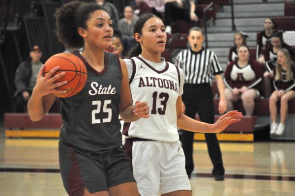 Foul scene! Hudson stood next to her opponent as the referee called a foul. She takes a moment, gathering herself before the game resumes