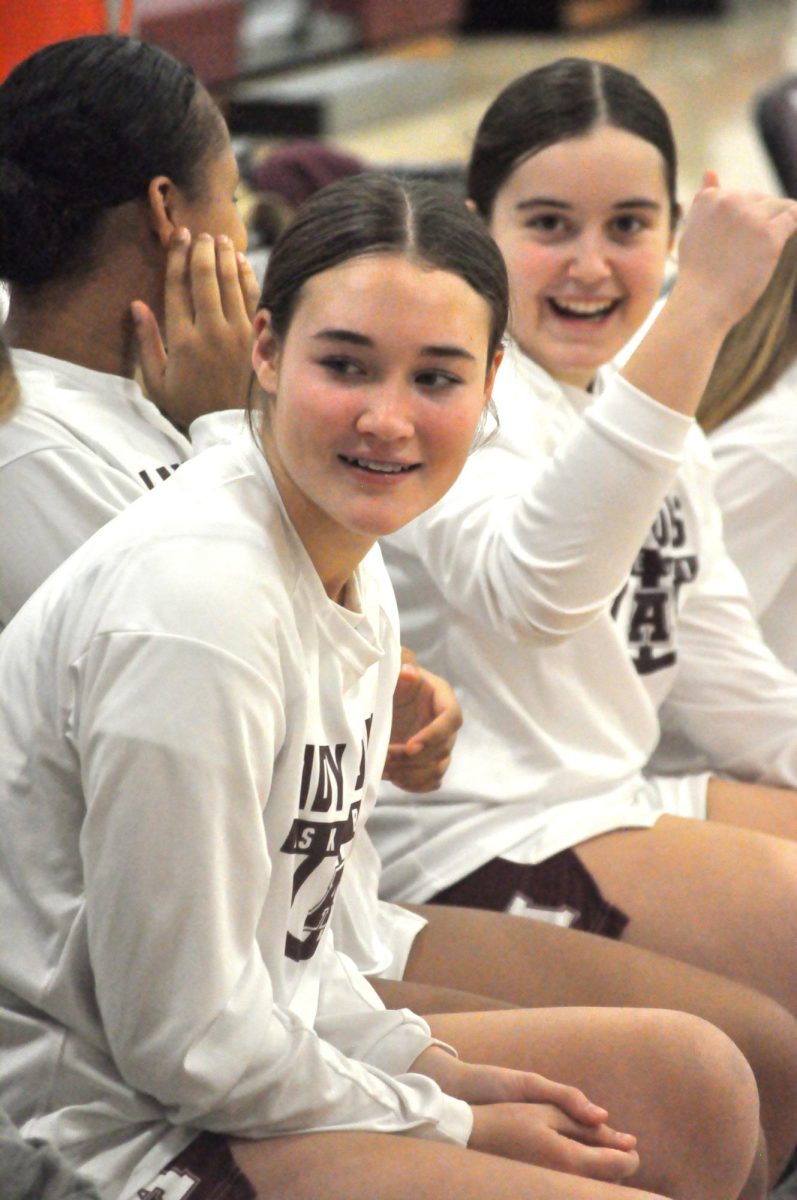 Amazed gaze! Eva Beck and Ryan Lantzy talked excitedly to their teammates about the amazing shot just made. Their faces show pure shock, still in disbelief over the amazing play.