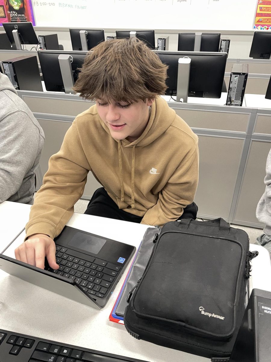 Figuring it out. Masyn Savoy logged into the new Google classroom for his new elective. Savoy wants to learn out marketing.