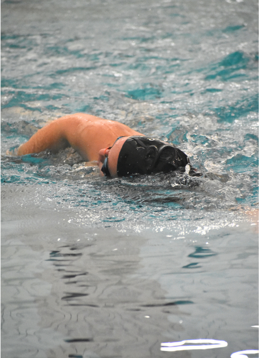 Captian Charlie Kephart competes in the 500 freestyle. On her final two laps, her team cheered her on from the side.