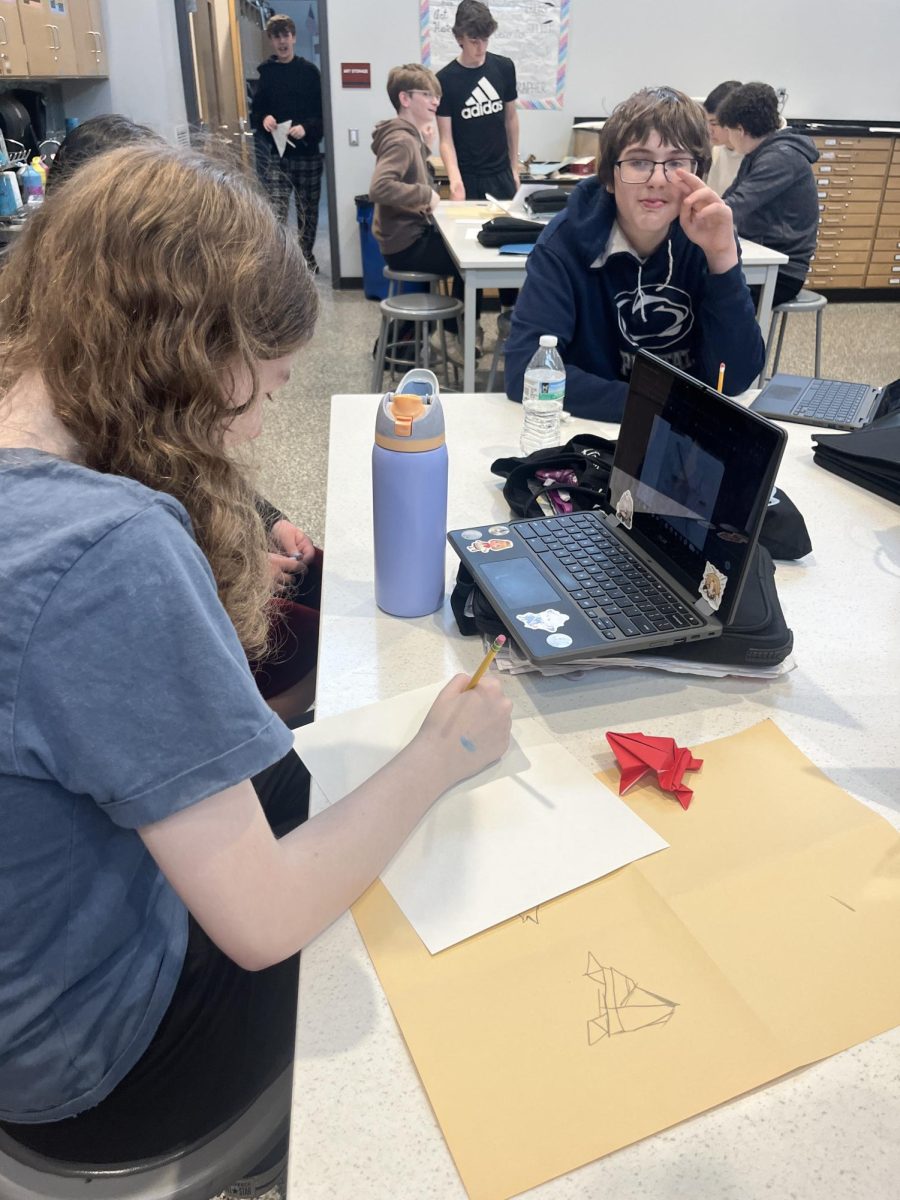 Freshmen Jocelyn Zeoli works hard on her art project.