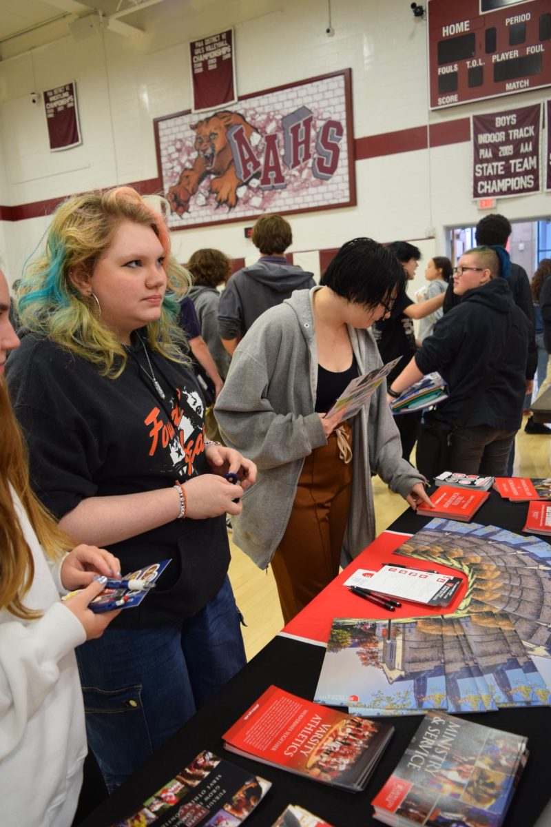 Sophmore Lindzi Perino looks at displays at the 2024-2025 Opportunity Fair.