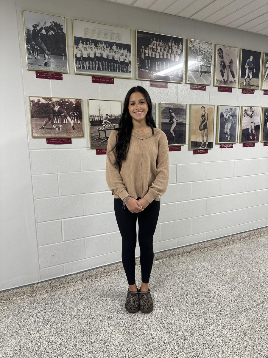 “Simple and comfy.”
 Junior Vionna Jackson prefers easy and comfortable. She shops mainly at Aerie. 