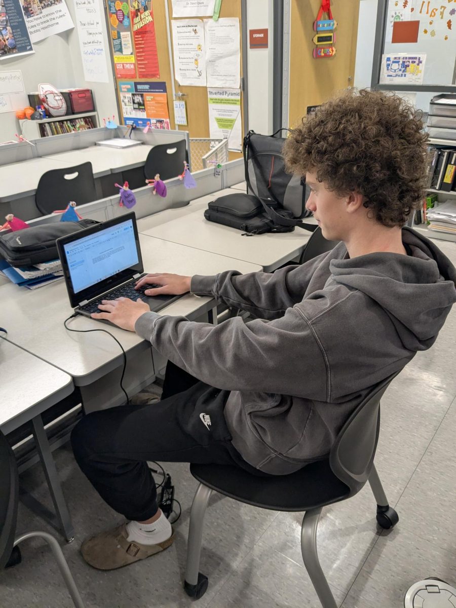 Locked in. Junior Maxwell Coon works on his article for his Newswriting rotation. Coon often writes articles on school athletics and professional sports.