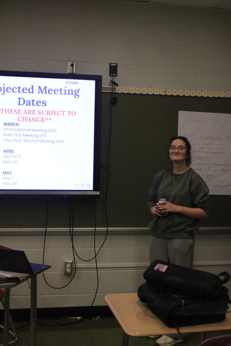 Building Community. Sophomore, Darby Hollen, presents an informational slideshow at the first Booktroverts meeting. Hollen co-founded the club along with Sophomore, Addison Carles, as a way to bring together the reading community. 