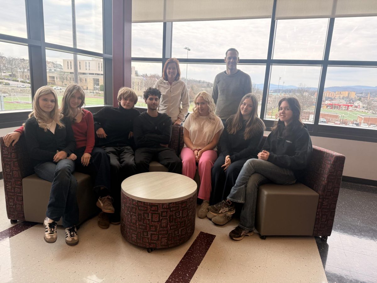 New adventures. Twenty five Sankt Poulten students traveled to Altoona, Pa. Nine students spent the week at the high school and stayed with host families in the area.
