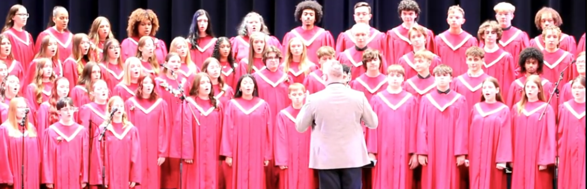 Chorus members took the stage May 7.